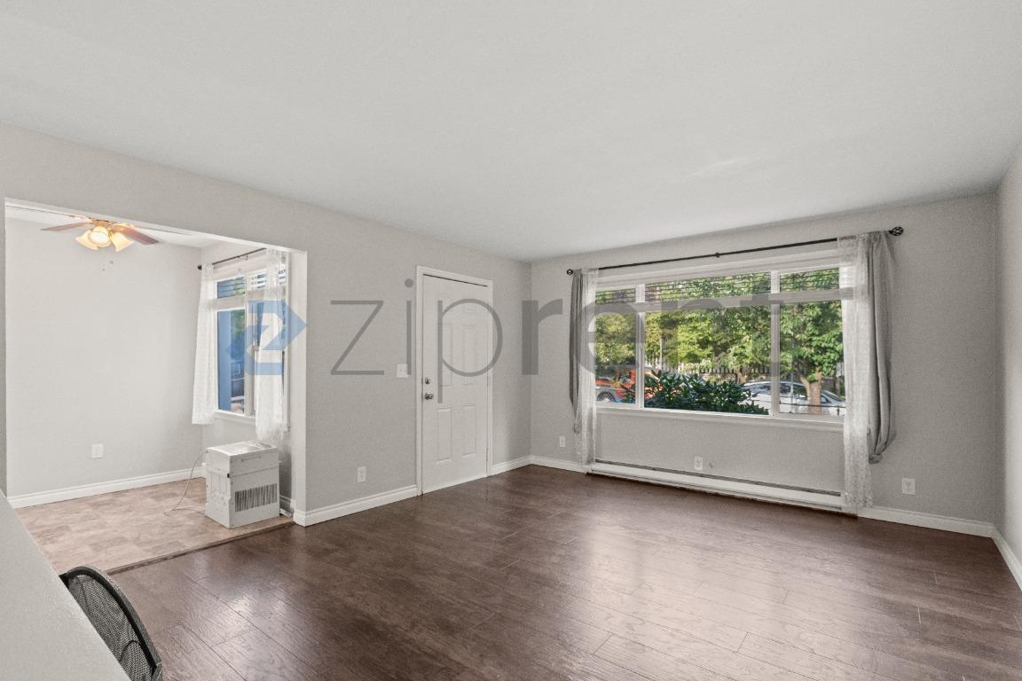 Building Photo - Unit