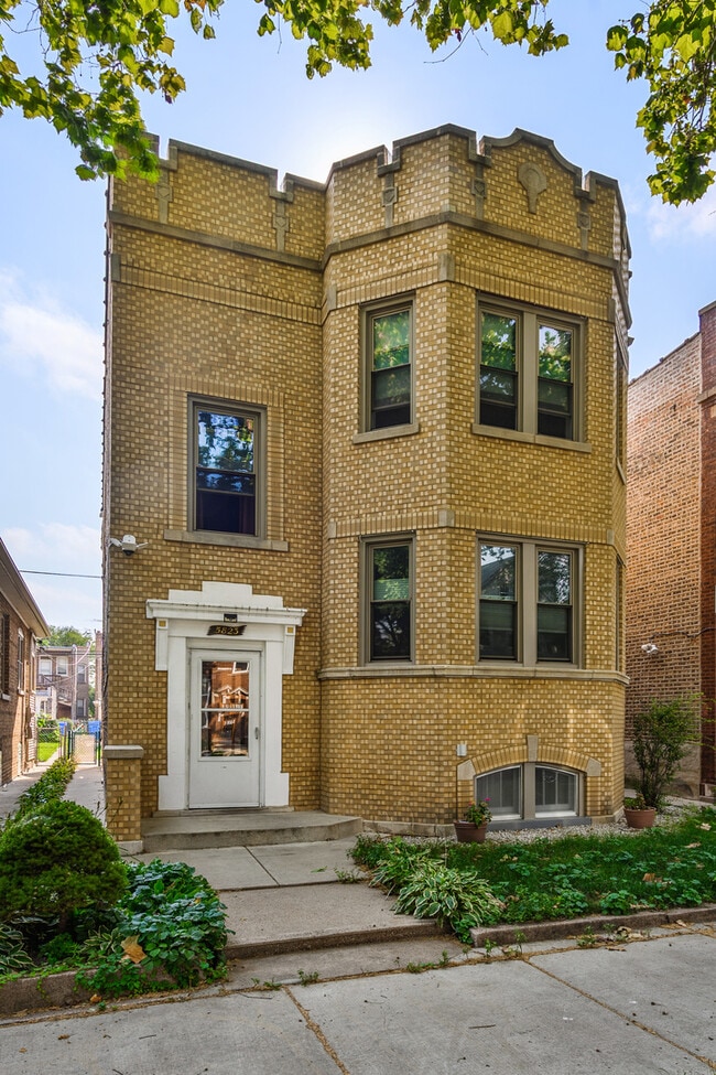 Building Photo - 5823 N Rockwell St