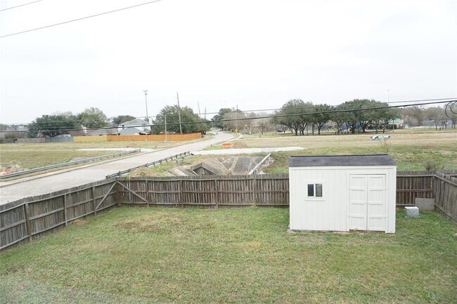 Building Photo - 18126 Almonte Ln