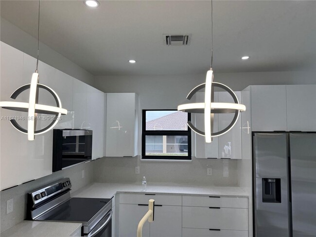 Building Photo - 1403 Unice Ave N