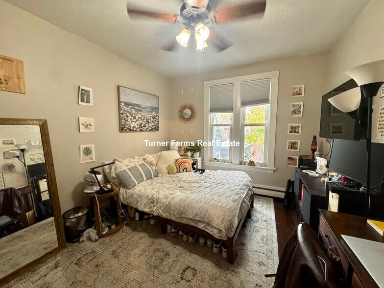 Building Photo - 717 Parker St