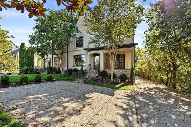 Building Photo - 2019 Overhill Dr