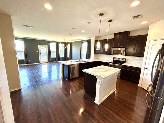 Building Photo - Stunning 3BD/2.5BA Two-Story Home with Office & Loft Near Brooks City Base!