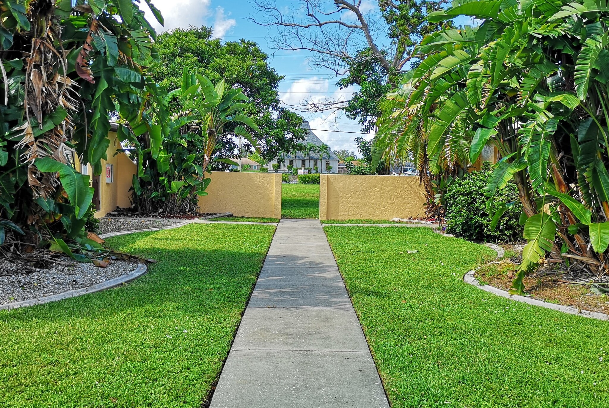 Garden style apartment setting with a front courtyard leading to each apartment - 16 SE 16th Pl