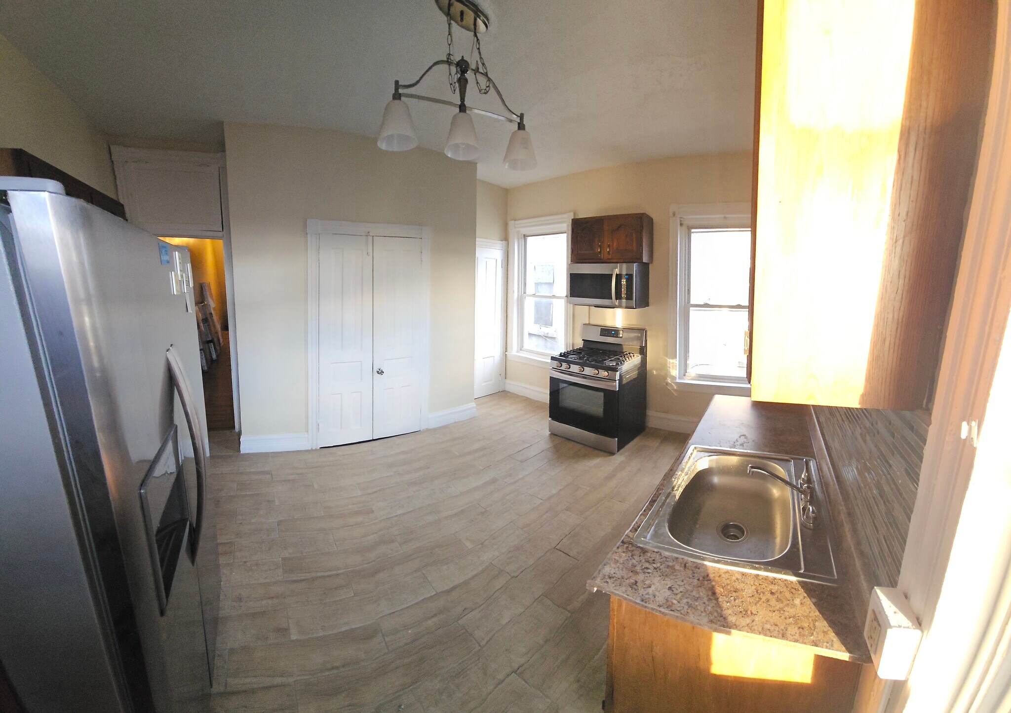 Building Photo - 132 W Douglass St