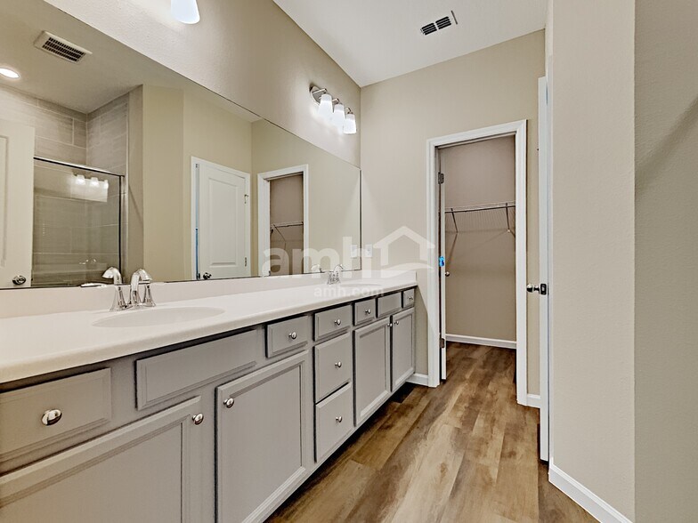 Building Photo - 225 Edge Pk Trl