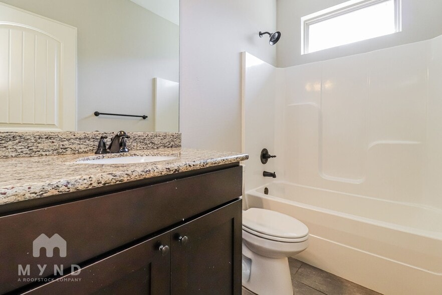 Building Photo - 610 Hawthorn Way