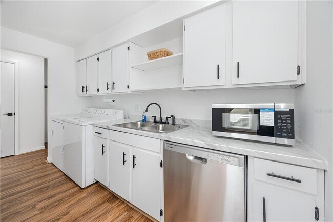 Building Photo - 501 E Bay Dr