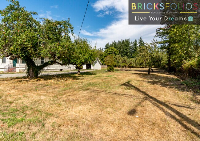 Building Photo - Nestled in the heart of a warm and welcomi...