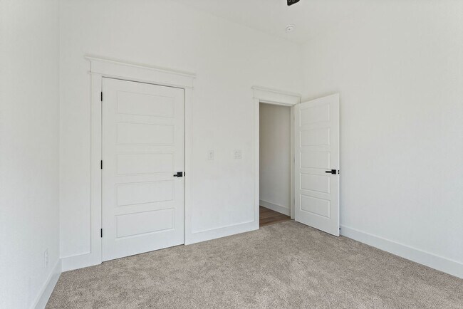 Building Photo - 11 Pagham Ln