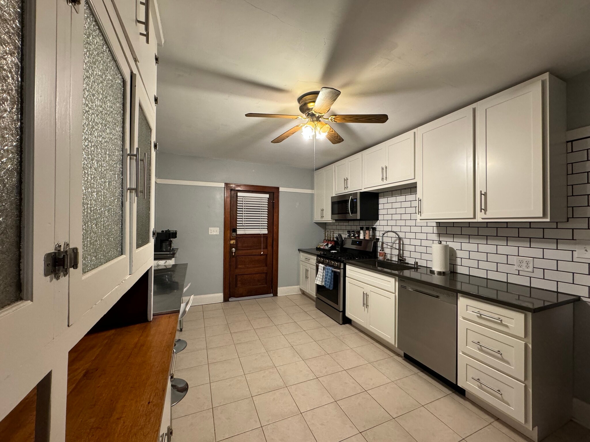 Kitchen - 821 E Pearson St