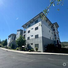 Building Photo - Beautiful river front condo move in ready!