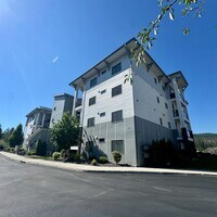 Building Photo - Beautiful river front condo move in ready!