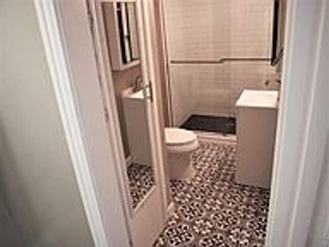 Building Photo - August Move In! Updated 1 bed/1 bath in Br...