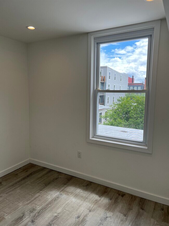Building Photo - 349 9th St