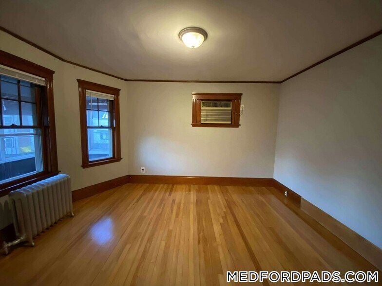 Building Photo - 60 Pinkert St