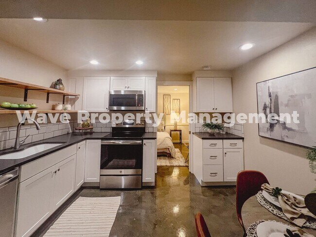 Building Photo - Newly Renovated Basement Suite with High-E...