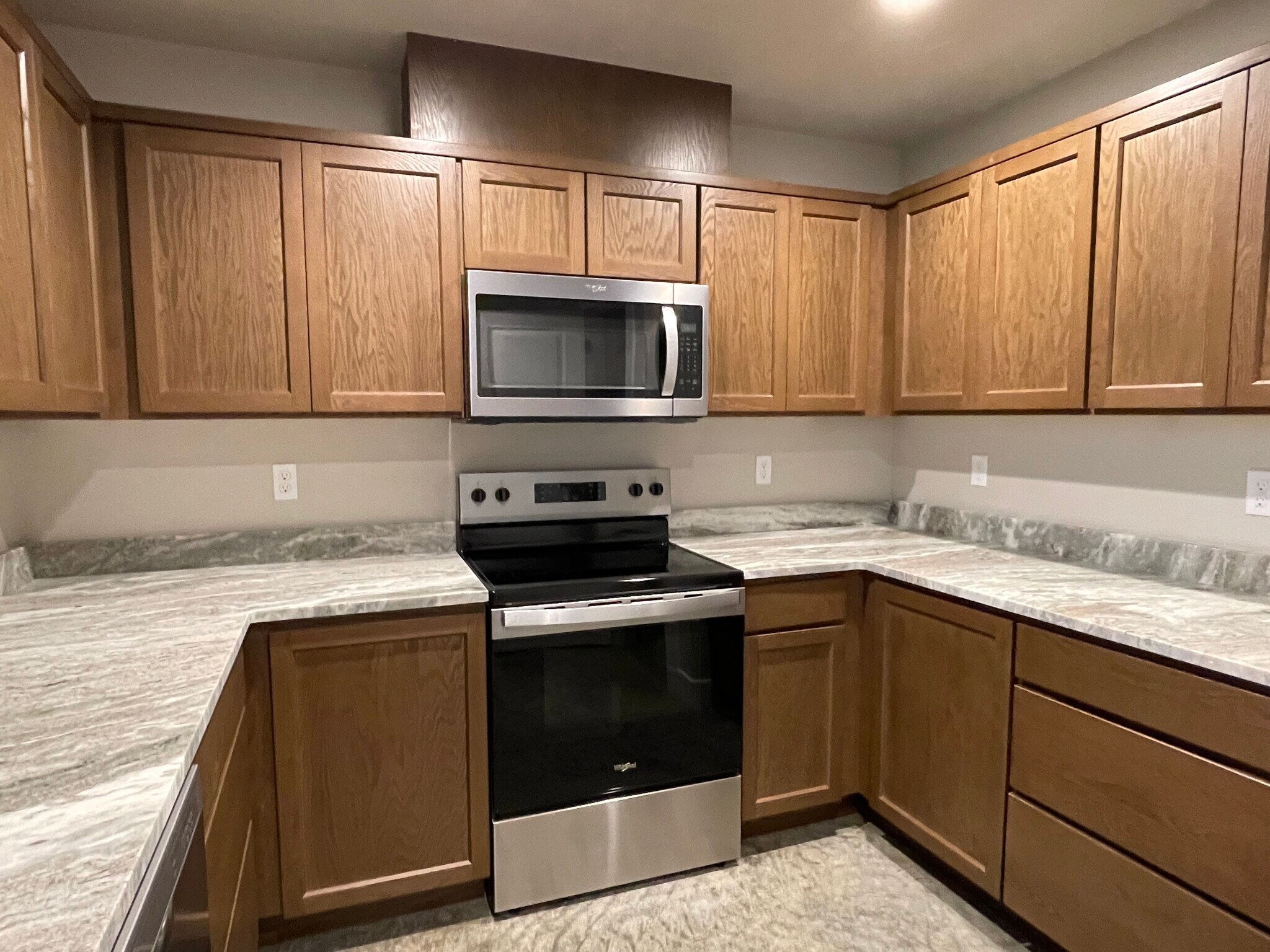 Building Photo - 412 W 1st St