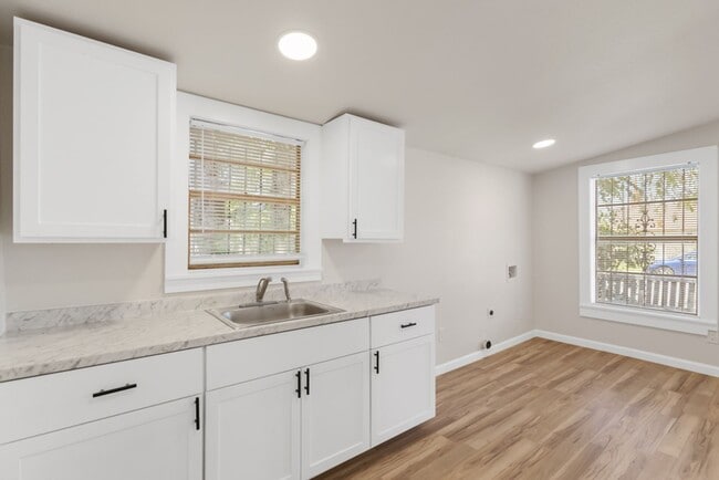 Building Photo - 2 Bedroom/1 Bath Woodlawn Subdivision