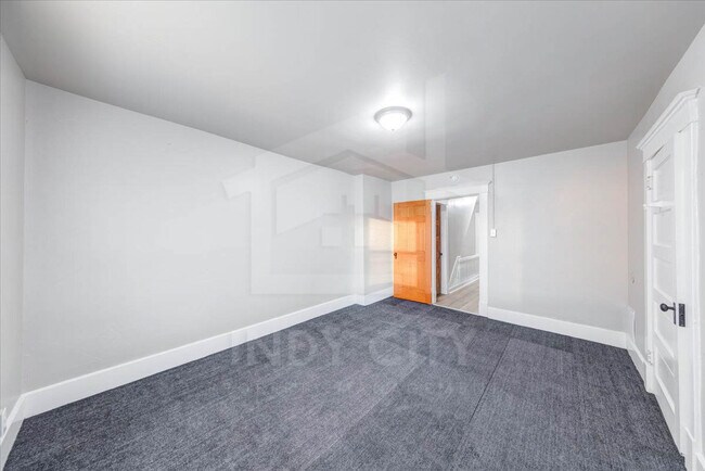 Building Photo - 622 N Mulberry St