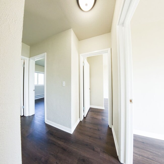 Building Photo - 3 Bedroom One Bathroom updated home