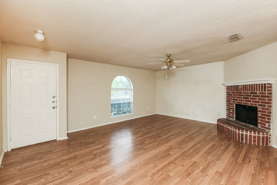 Building Photo - 617 Sawyer Dr
