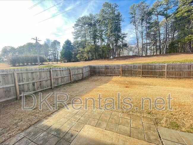 Building Photo - 2355 Mayfair Dr