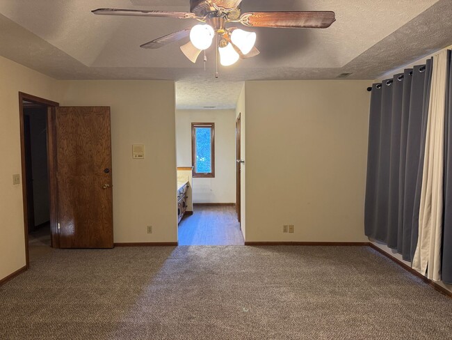 Building Photo - Spacious Harvey Oaks 4-bedroom home with classic charm and modern updates