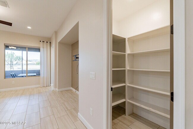 Building Photo - 39548 S Summerwood Dr