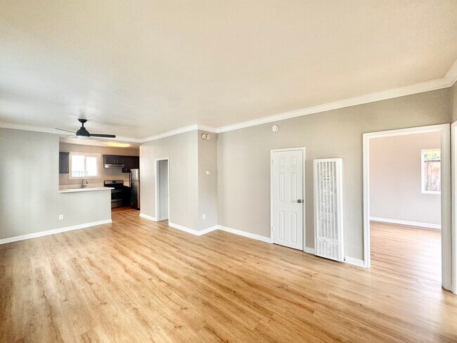 Primary Photo - 4348 Lockwood Ave