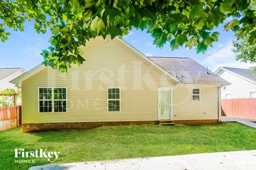 Building Photo - 6115 Country Walk Dr