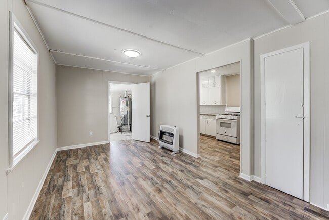 Building Photo - 711 Cherokee Dr