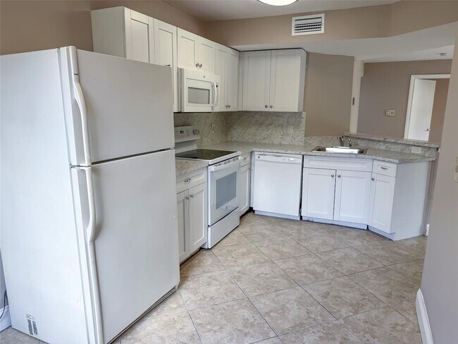 Building Photo - 8781 Wiles Rd