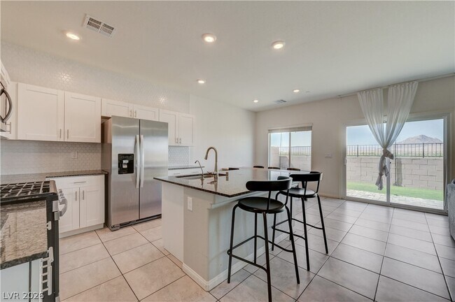 Building Photo - 386 Larksong Ave