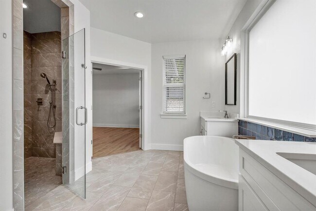 Building Photo - 6509 Shady Ln