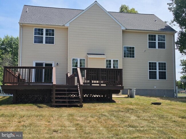 Building Photo - 45370 Barefoot Dr