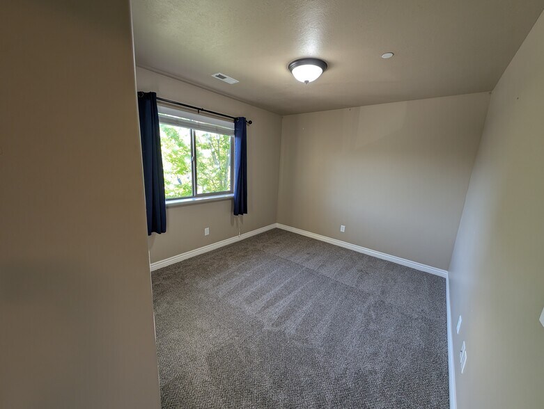 Bedroom 1 - 909 S Main St