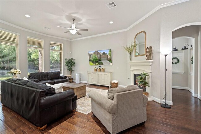 Building Photo - 4304 Valley Oaks Dr