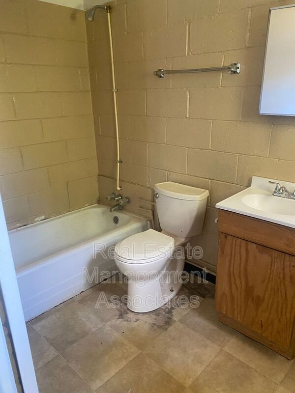 Building Photo - 919 Cleveland St