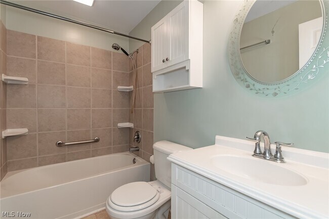 Building Photo - 8279 Westmoor Rd