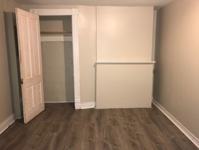 Building Photo - Spacious 2-3 bedroom home in Park Hill- Section 8 accepted