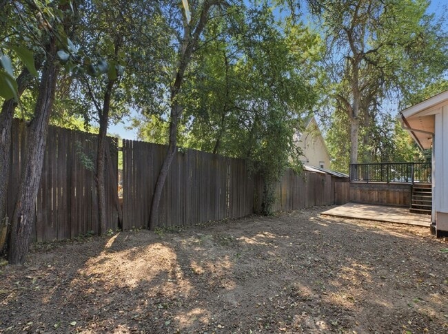 Building Photo - 206 Cherry St