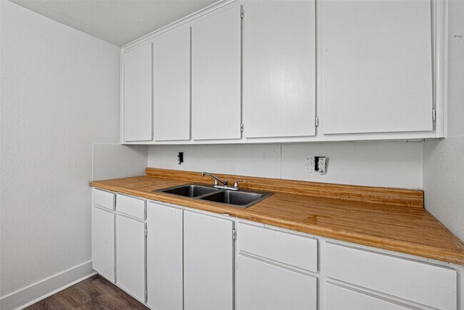 Building Photo - 4901 Stimson St