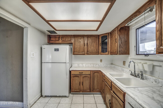 Building Photo - 384 E Windsor Ave