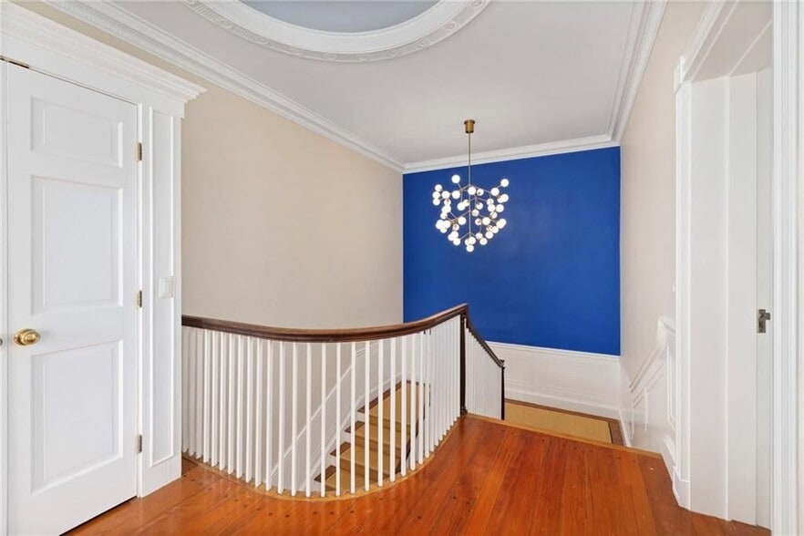 Building Photo - 72 Manning St