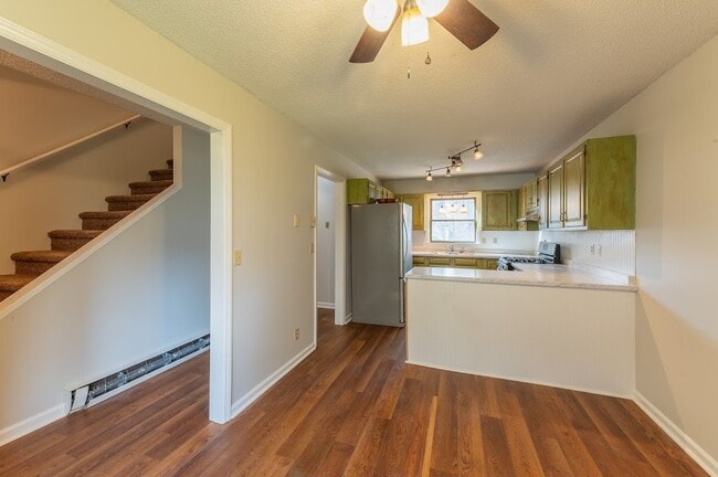 Building Photo - 112 Wickham Square