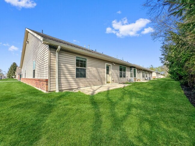 Building Photo - Beautiful 2 Beds 1.5 Bath Villa