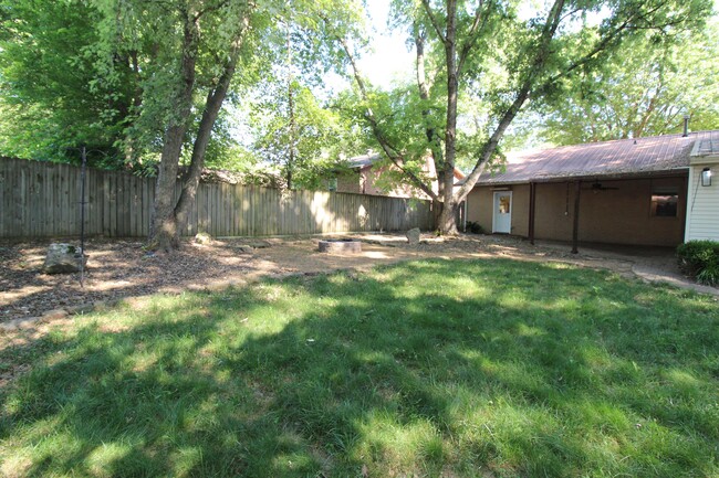Building Photo - 2715 W Gum St