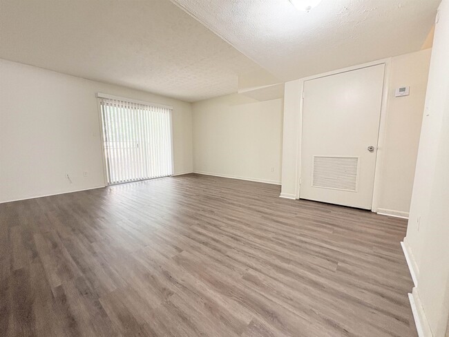 Building Photo - 1734 Hartsfield Rd