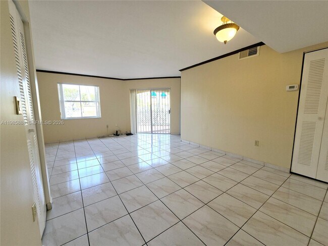 Building Photo - 365 NW 85th Ct